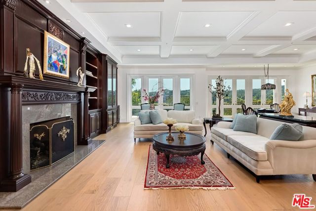 2327 Weybridge Lane, Los Angeles CA: https://media.crmls.org/mediaz/6bb6e8a1-d1e1-436e-bb70-20918889c50a.jpg