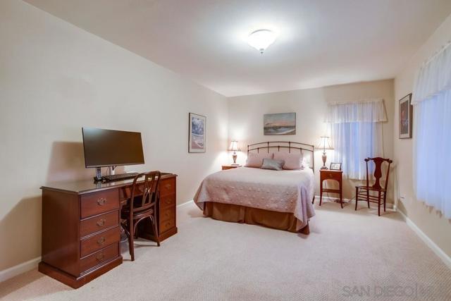 16657 Valle Verde Rd, Poway CA: https://media.crmls.org/mediaz/6bb702a3-7329-496a-8b84-f4ae3121bce8.jpg