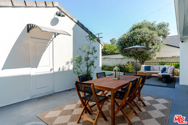 5056 Greenbush Avenue, Sherman Oaks CA: https://media.crmls.org/mediaz/6bb71204-4217-4e03-b732-a415a4bc55ba.jpg