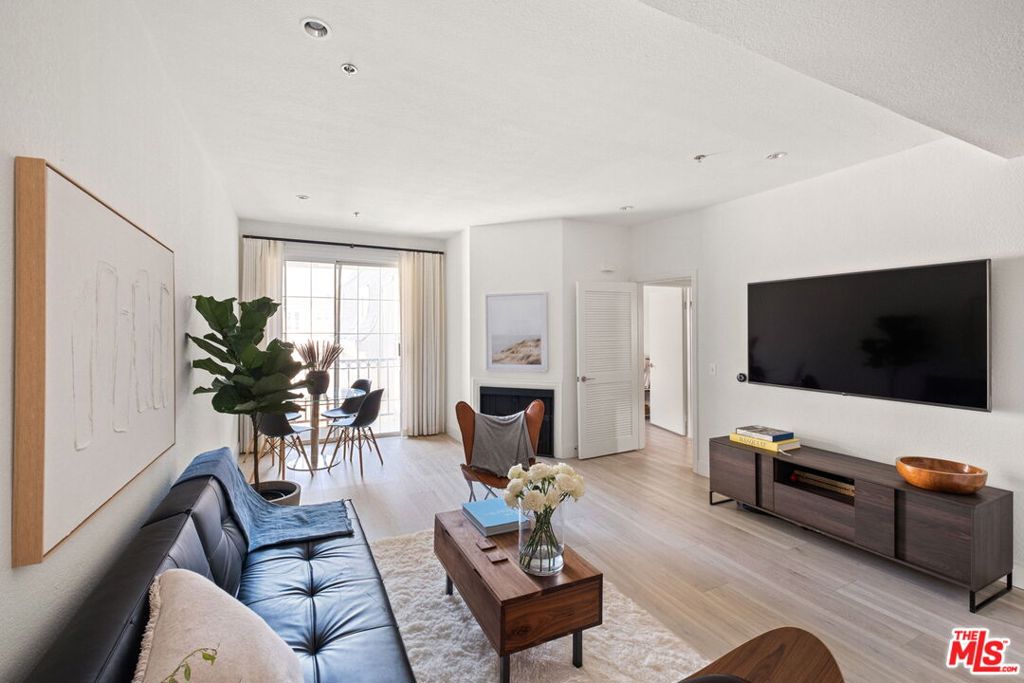 585 N Rossmore Avenue #506
