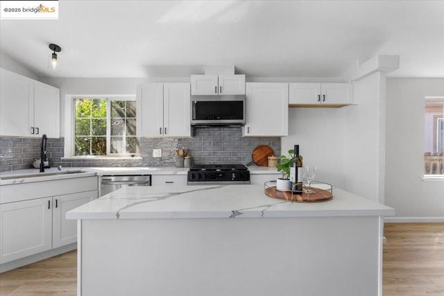 33526 4th ST, Union City CA: https://media.crmls.org/mediaz/6bb7aded-9bed-4651-85cf-8272855a29f9.jpg