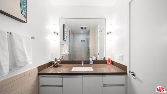 1818 Thayer Avenue, Los Angeles CA: https://media.crmls.org/mediaz/6bb7af41-efd3-436d-bcb5-b3dc49aee764.jpg