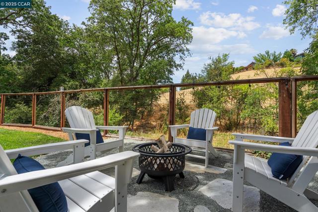 267 Valle Vista Dr, Danville CA: https://media.crmls.org/mediaz/6bb7bc68-677d-4970-bc72-f33d89c9ab3e.jpg