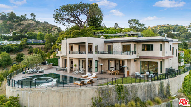 2501 Zorada Drive, Los Angeles CA: https://media.crmls.org/mediaz/6bb7cd66-ec41-42c0-82d1-a325efeceb49.jpg