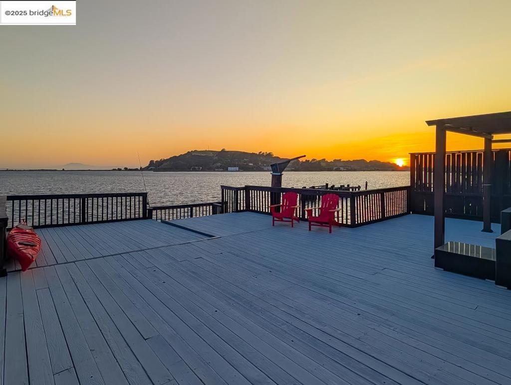 8 Sandy Beach Road