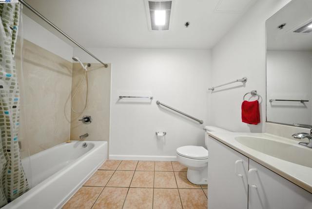 989 Webster, Oakland CA: https://media.crmls.org/mediaz/6bb91184-f492-434b-bfcf-b425b06234cb.jpg