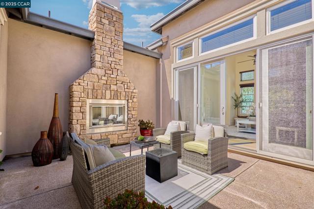 1681 Gamay Ln, Brentwood CA: https://media.crmls.org/mediaz/6bb928bb-3e17-4e25-b28a-024de4c900b6.jpg
