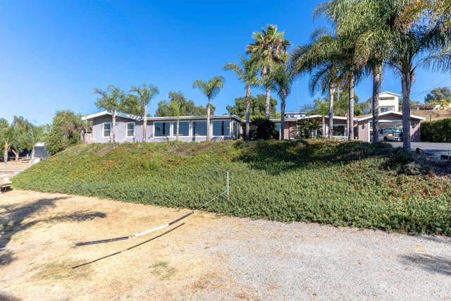 2405 Old Colony, Vista, California 92084, ,Residential Income,For Sale,Old Colony,NDP2407848