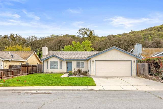 46315 Pine Meadow Drive, King City CA: https://media.crmls.org/mediaz/6bbbbcc1-9e86-4a17-a2c8-24c03c8f43d6.jpg