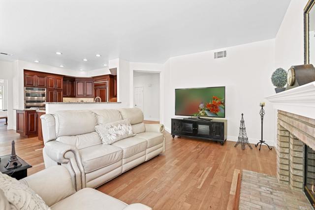 6990 Blue Orchid Lane, Carlsbad CA: https://media.crmls.org/mediaz/6bbbe045-1fcd-49f3-8934-653e31c3f217.jpg