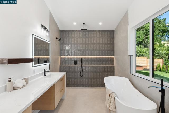 17 Julianne Ct, Walnut Creek CA: https://media.crmls.org/mediaz/6bbbeb87-5656-4dfa-a3cb-6552b3ee80e9.jpg