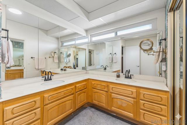 1363 Timberpond Dr, El Cajon CA: https://media.crmls.org/mediaz/6bbc109e-3090-4697-ba85-8f9e6f792834.jpg