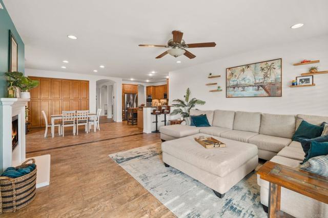 25111 Cedar Ridge Court, Wildomar CA: https://media.crmls.org/mediaz/6bbd1311-064a-4678-934a-218b359444fd.jpg