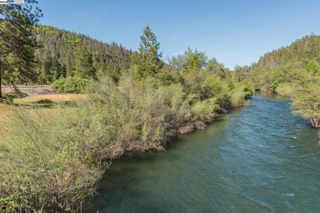 430 Bridge Rd, Douglas City CA: https://media.crmls.org/mediaz/6bbd1fe0-932c-4f59-b2a4-51cfad061b37.jpg