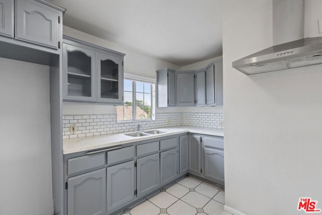 1060 Mcfarland Avenue, Wilmington CA: https://media.crmls.org/mediaz/6bbd2034-8473-4604-bb4c-36939cbf2e8e.jpg