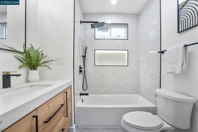 1348 E 26Th St, Oakland CA: https://media.crmls.org/mediaz/6bbd91b4-0405-4cc9-983c-2af7d3ebb199.jpg
