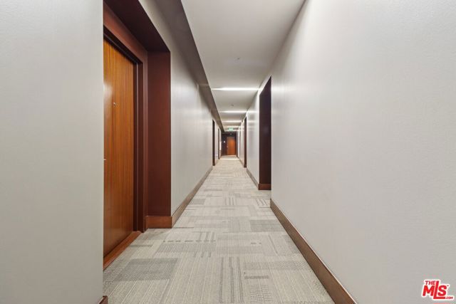 1155 S Grand Avenue, Los Angeles CA: https://media.crmls.org/mediaz/6bbdbbab-0199-4868-90e4-07df5f75bcee.jpg