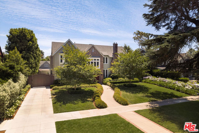 322 Lorraine Boulevard, Los Angeles CA: https://media.crmls.org/mediaz/6bbe50ea-bbfd-49fa-b86f-f6adf32d3245.jpg