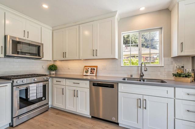 2284 Dumbarton Avenue, East Palo Alto CA: https://media.crmls.org/mediaz/6bbee278-8f42-4f04-90fa-cebeec7489cf.jpg