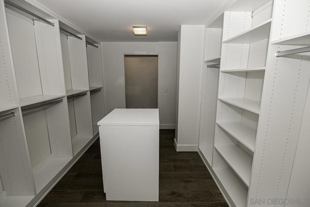 100 Harbor Drive, San Diego CA: https://media.crmls.org/mediaz/6bbfd8b0-3ae8-4d2f-9530-22f7ce614ef0.jpg