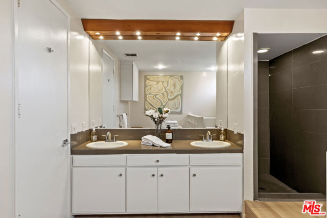 2329 Manning Avenue, Los Angeles CA: https://media.crmls.org/mediaz/6bc0dc05-43df-4845-92c1-328e53b2f1a3.jpg