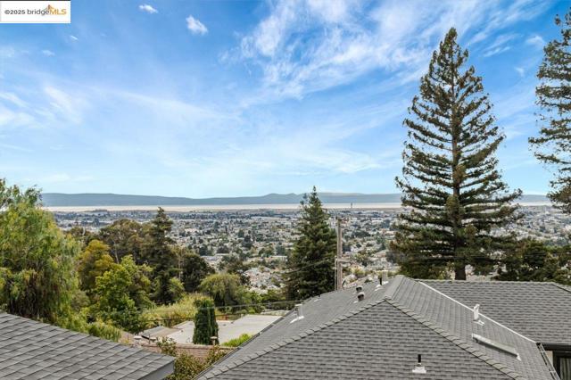 7900 Michigan Ave, Oakland CA: https://media.crmls.org/mediaz/6bc0fe04-664f-438f-b77c-ac3338736e7c.jpg