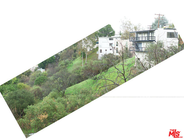 8413 Grand View Drive, Los Angeles CA: https://media.crmls.org/mediaz/6bc11253-22bb-4147-9e3b-8bcd1ac498da.jpg