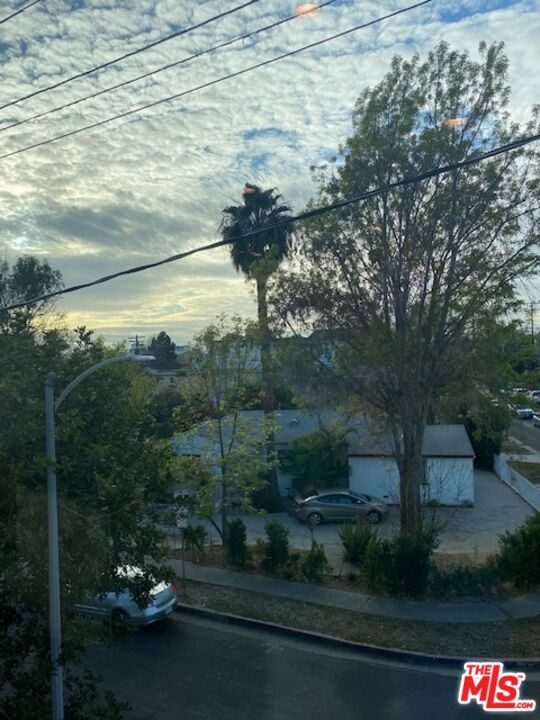 https://media.crmls.org/mediaz/6bc18dd8-13bb-4966-9231-297e6ece2bd5.jpg?preset=X-Large