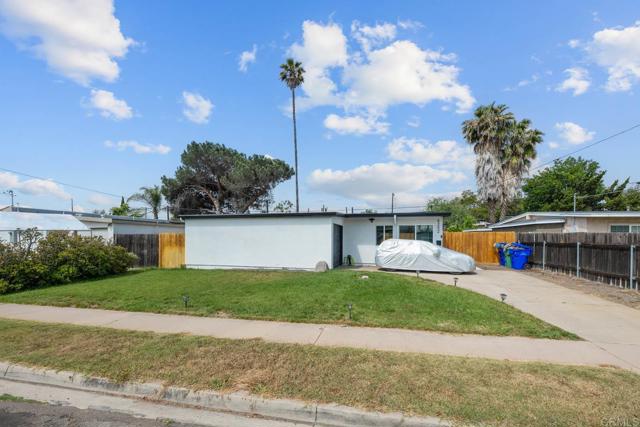 6252 Lake Albano Avenue, San Diego CA: https://media.crmls.org/mediaz/6bc29d11-5952-4b26-9ddf-fe597068aa38.jpg