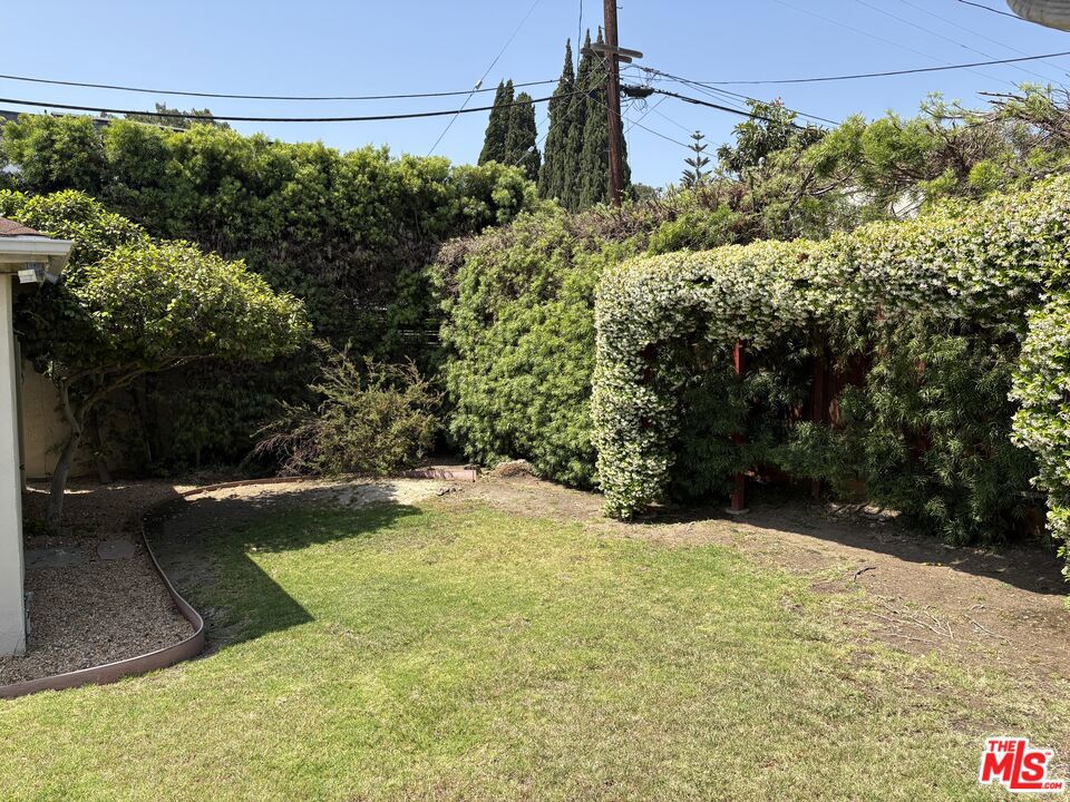 https://media.crmls.org/mediaz/6bc2eb30-6fff-4bf0-a269-b43b6f290e25.jpg?preset=X-Large
