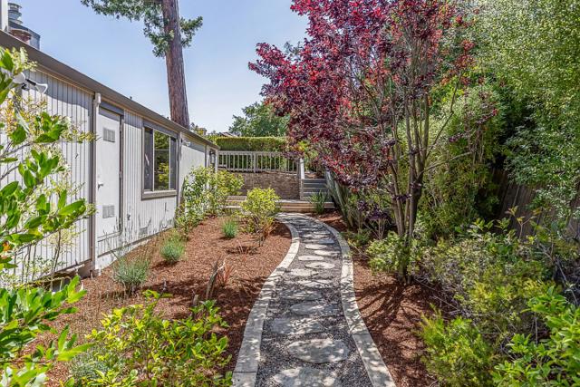 1231 Gronwall Lane, Los Altos CA: https://media.crmls.org/mediaz/6bc3af58-4ccd-4b4f-9f5e-8668f074bb67.jpg