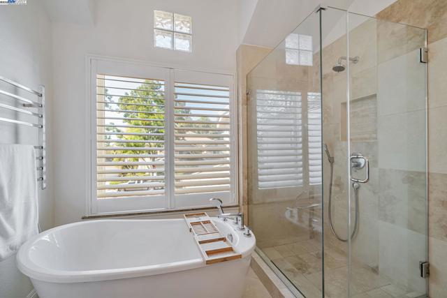 6192 Lakeview Cir, San Ramon CA: https://media.crmls.org/mediaz/6bc4826f-08dc-4638-bc5f-e39653201221.jpg