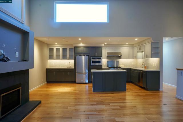 190 Cleaveland Rd, Pleasant Hill CA: https://media.crmls.org/mediaz/6bc4a055-a9c9-4db9-9669-c99ab33f4953.jpg