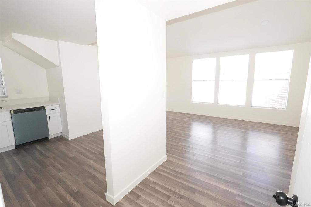 MLS #250025208SD img 3