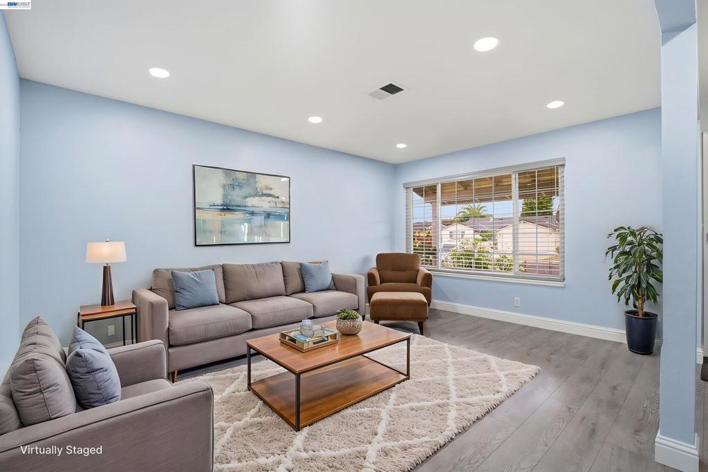 https://media.crmls.org/mediaz/6bc4eef5-7663-4321-8532-3131f850822b.jpg?preset=X-Large