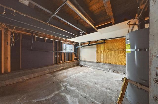 943 26th Street, Oakland CA: https://media.crmls.org/mediaz/6bc4ff01-1415-4088-b75e-23c696adef8e.jpg