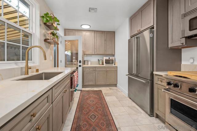 800 3rd St, Coronado CA: https://media.crmls.org/mediaz/6bc54c8d-5417-4586-8c31-52036c134845.jpg