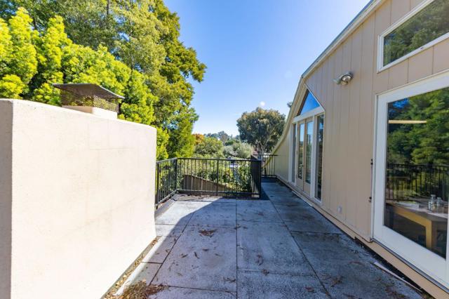 680 Fairway Circle, Hillsborough CA: https://media.crmls.org/mediaz/6bc5b44a-ffed-41fc-8a3f-b2a07ab0b21b.jpg