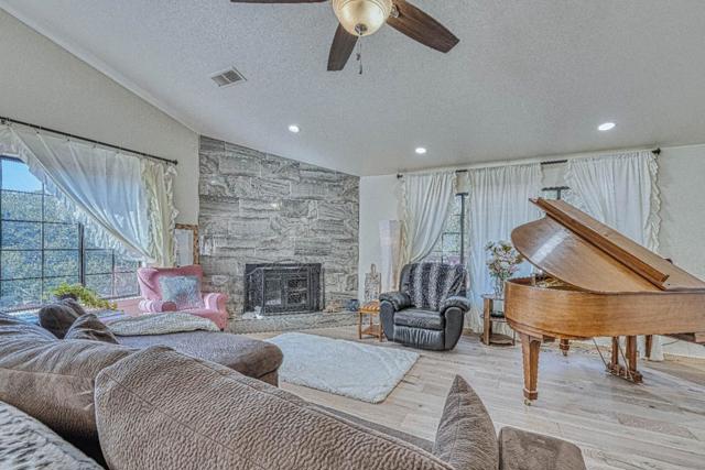 6640 Kim Ann Lane, Salinas CA: https://media.crmls.org/mediaz/6bc5db48-2961-4c30-bc86-3ebd6ac55284.jpg