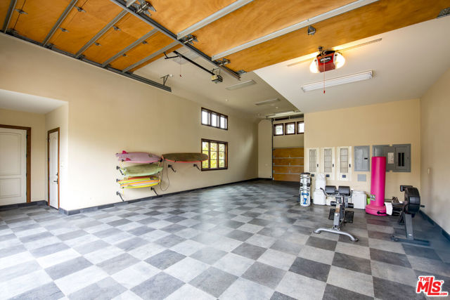 427 La Marina Drive, Camarillo CA: https://media.crmls.org/mediaz/6bc60826-70e4-4194-8524-528a29ef2232.jpg