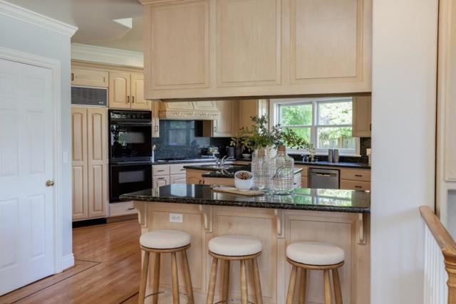 510 Oak Park Way, Redwood City CA: https://media.crmls.org/mediaz/6bc6f679-dc06-466b-8816-b097cfb0e105.jpg