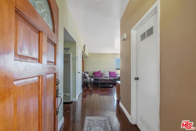 2160 Lake Shore Avenue, Los Angeles CA: https://media.crmls.org/mediaz/6bc7119e-2b91-40b7-b1eb-c58a4aa326d3.jpg