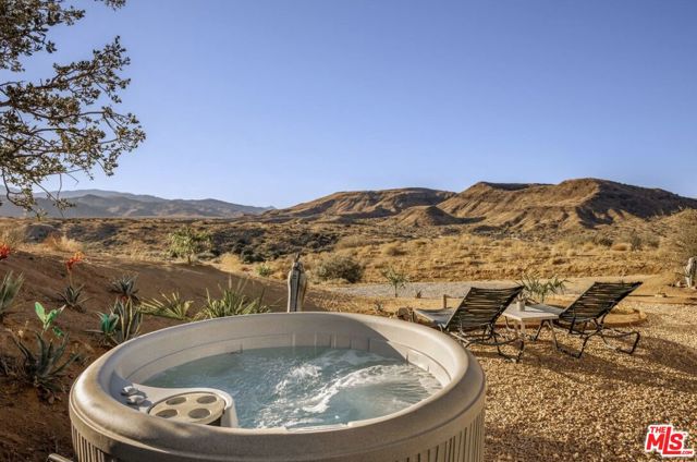 5195 Pioneertown Road, Pioneertown CA: https://media.crmls.org/mediaz/6bc7a164-3bda-4fc7-8fbb-58d27f1cb31e.jpg