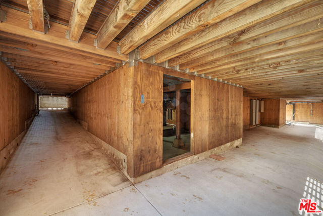 421 Westlake Boulevard, Malibu CA: https://media.crmls.org/mediaz/6bc7bb27-dc15-4390-bfd1-9897ed67ab7e.jpg
