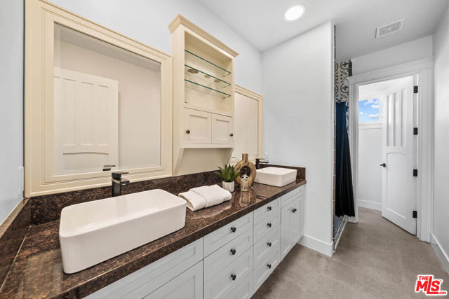 32070 Via Vera, Bonsall CA: https://media.crmls.org/mediaz/6bc7c8bb-357f-404d-8438-1b7671be38ce.jpg