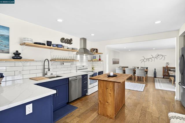 5774 Friar Ct, El Sobrante CA: https://media.crmls.org/mediaz/6bc84bd3-71c7-4221-9cf0-bcd864f99497.jpg