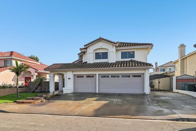 664 Crescent Dr, Chula Vista CA: https://media.crmls.org/mediaz/6bc88417-4452-4ca4-b9cc-6a146aede817.jpg