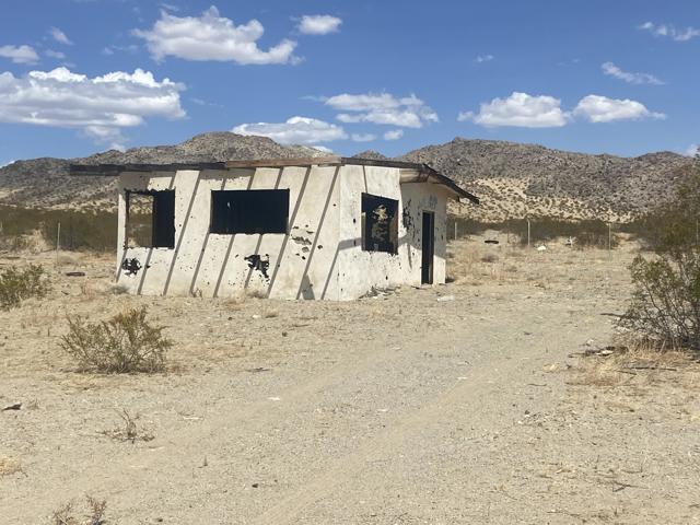 128 Caspers Road, Landers CA: https://media.crmls.org/mediaz/6bc8e946-df66-4517-84ea-d807d4f07d9f.jpg