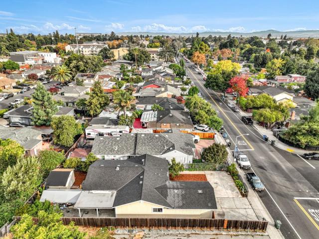 2243 COOLEY Avenue, East Palo Alto CA: https://media.crmls.org/mediaz/6bc9f2dd-0240-42b2-afe3-33680ba56f5d.jpg