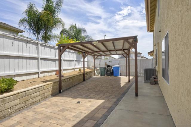 609 Rue Bayonne, Chula Vista CA: https://media.crmls.org/mediaz/6bca3b30-fa3d-48ec-9010-52544657df0b.jpg
